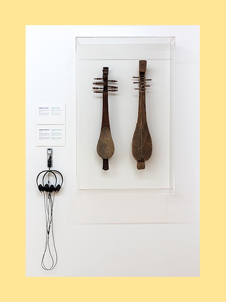 Exhibition view „WORLDS IN MOTION. Narrating Migration“ at the Weltkulturen Museum. Photo: Wolfgang Günzel 2019